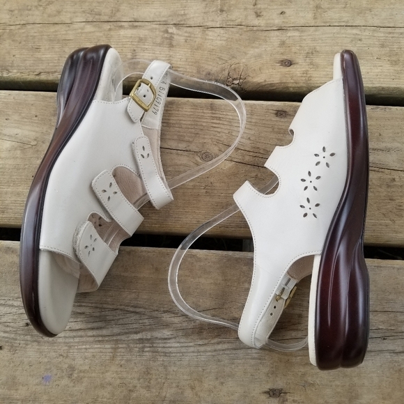 SAS Quatro Slingback Floral Flower Power y2k Strappy Bone Leather Sandals 7.5 - Picture 5 of 9